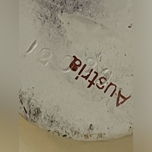 VTG  Vase Made In Austria Hand Painted. Signed And Numbered - Picture 4 of 5